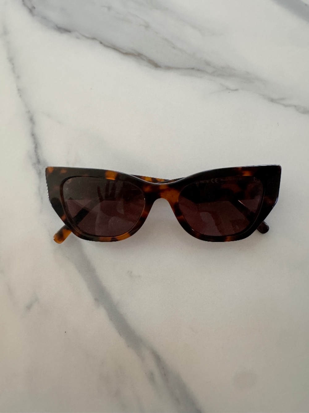HAWKERS cat eye sunglasses tortoise shell